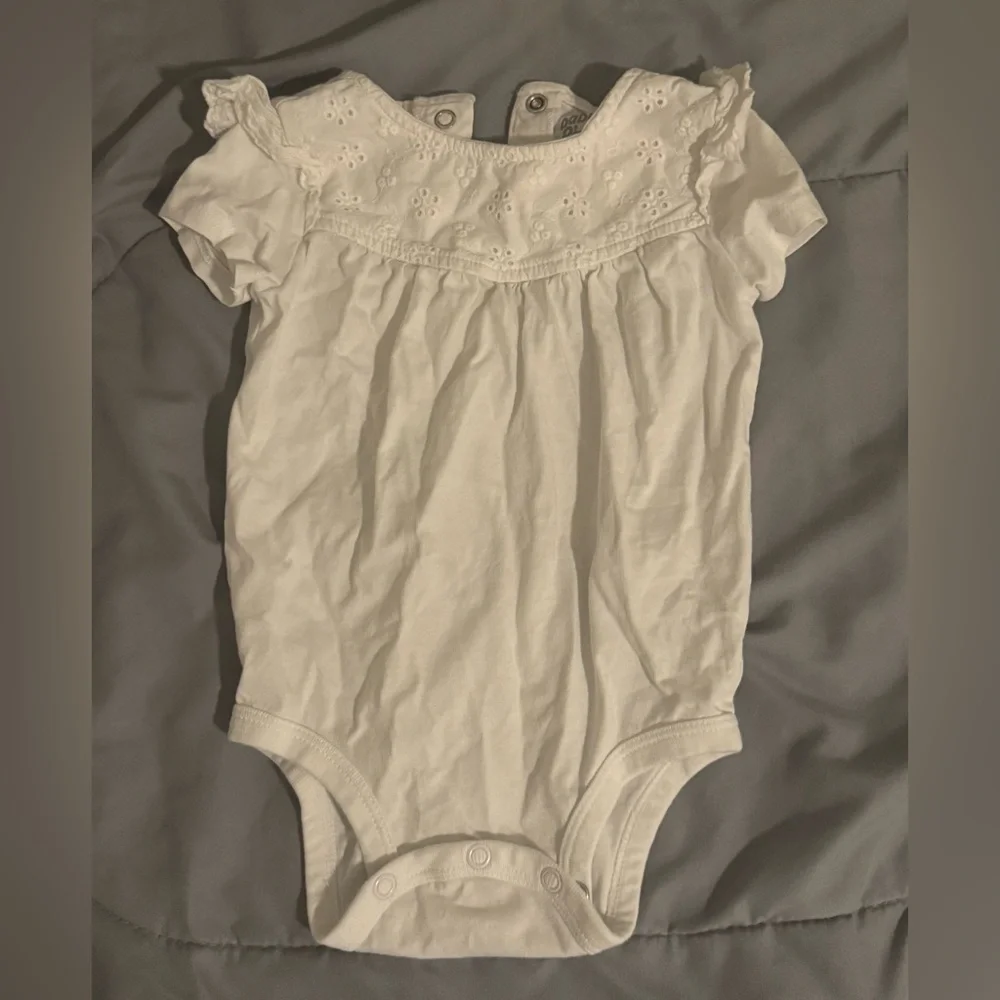 Great Condition! 5 Girls Outfits, 12 Months